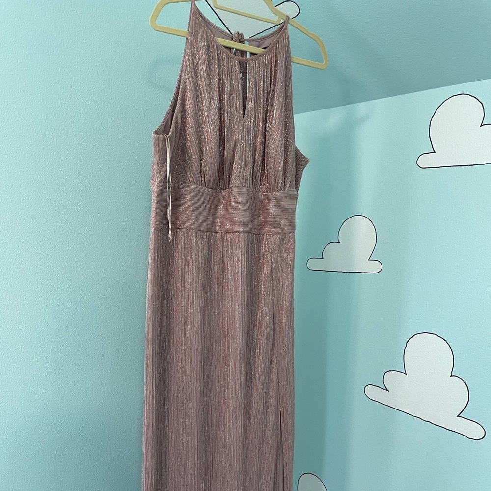 Formal/prom dress with metallic details